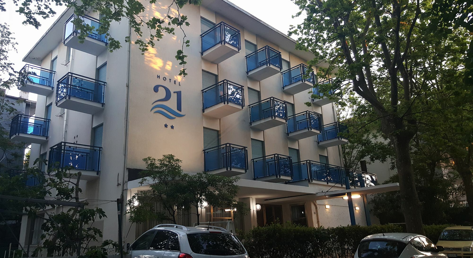 21 Hotel 2*